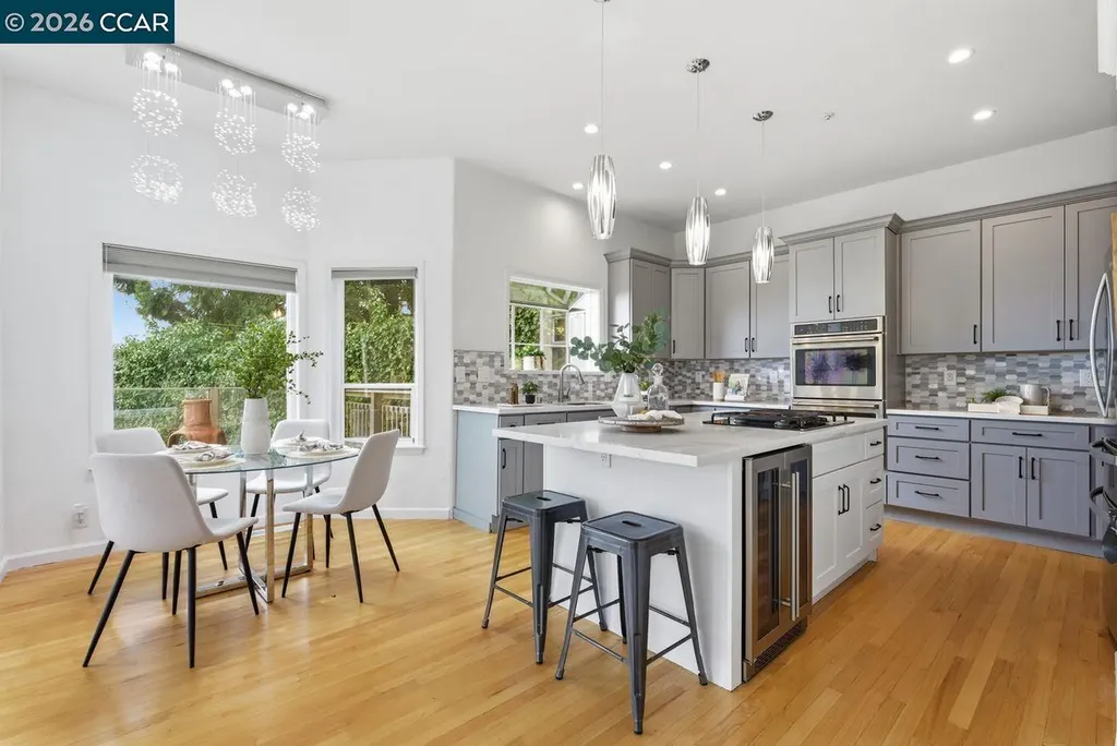 7075 Elverton Drive Oakland CA 94611