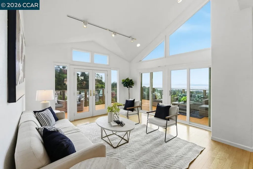 7075 Elverton Drive Oakland CA 94611