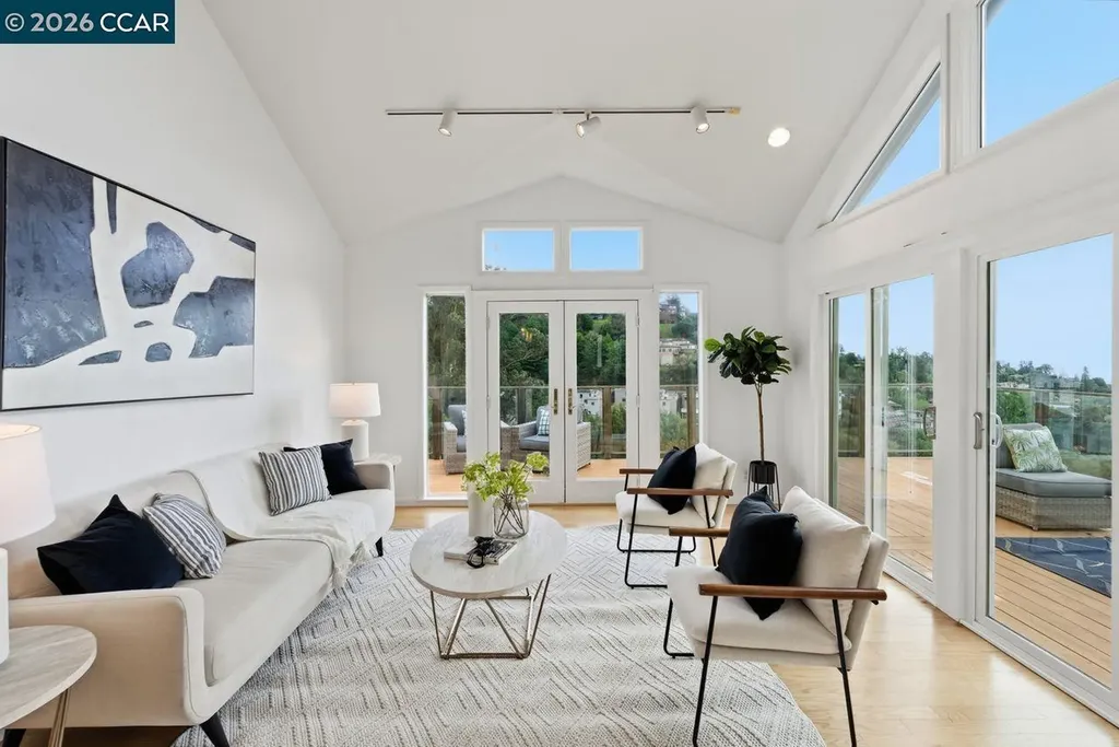 7075 Elverton Drive Oakland CA 94611