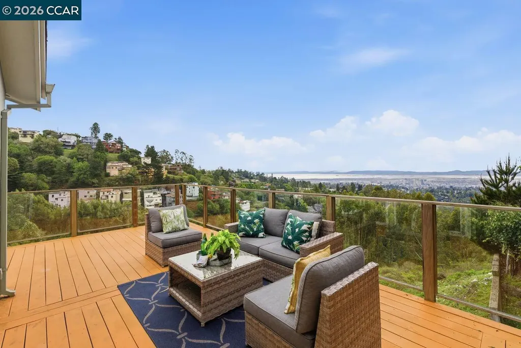 7075 Elverton Drive Oakland CA 94611