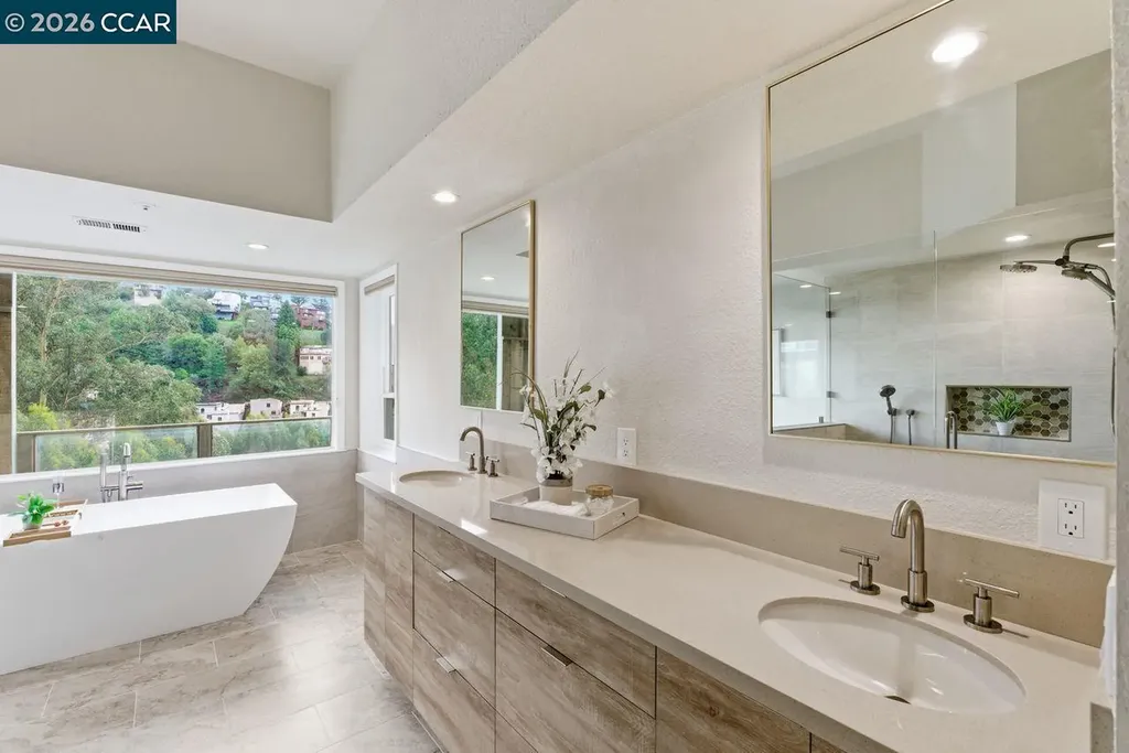 7075 Elverton Drive Oakland CA 94611