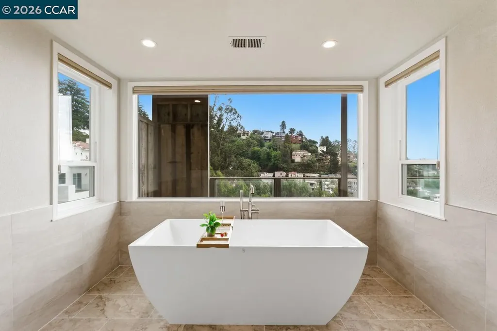 7075 Elverton Drive Oakland CA 94611