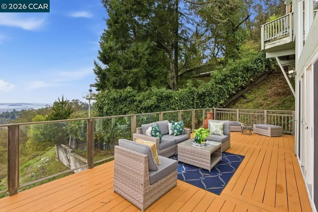 7075 Elverton Drive Oakland CA 94611