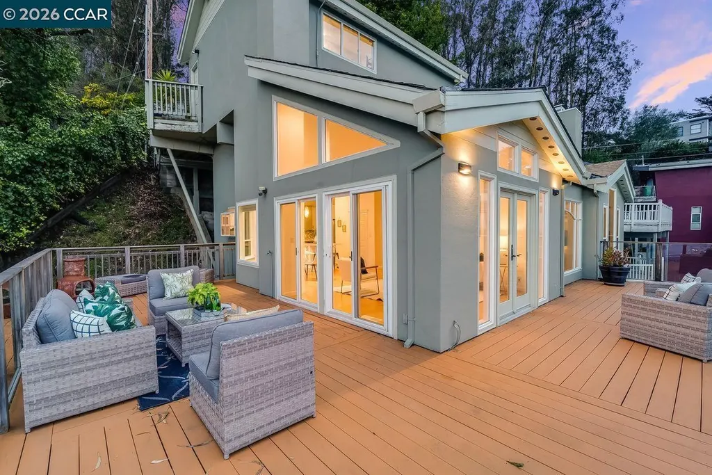 7075 Elverton Drive Oakland CA 94611