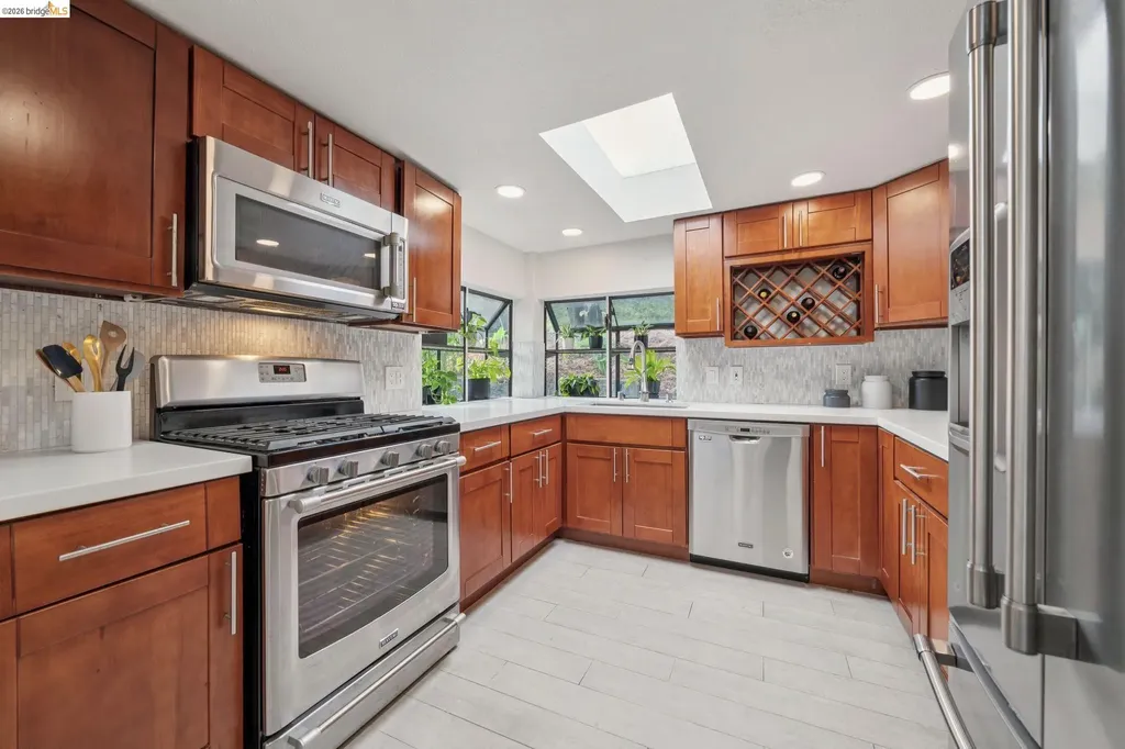 6785 Aitken Drive Oakland CA 94611