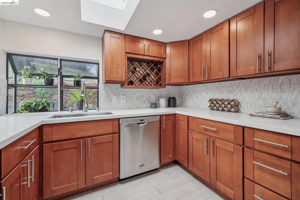 6785 Aitken Drive Oakland CA 94611