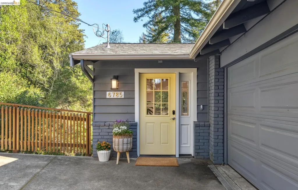 6785 Aitken Drive Oakland CA 94611