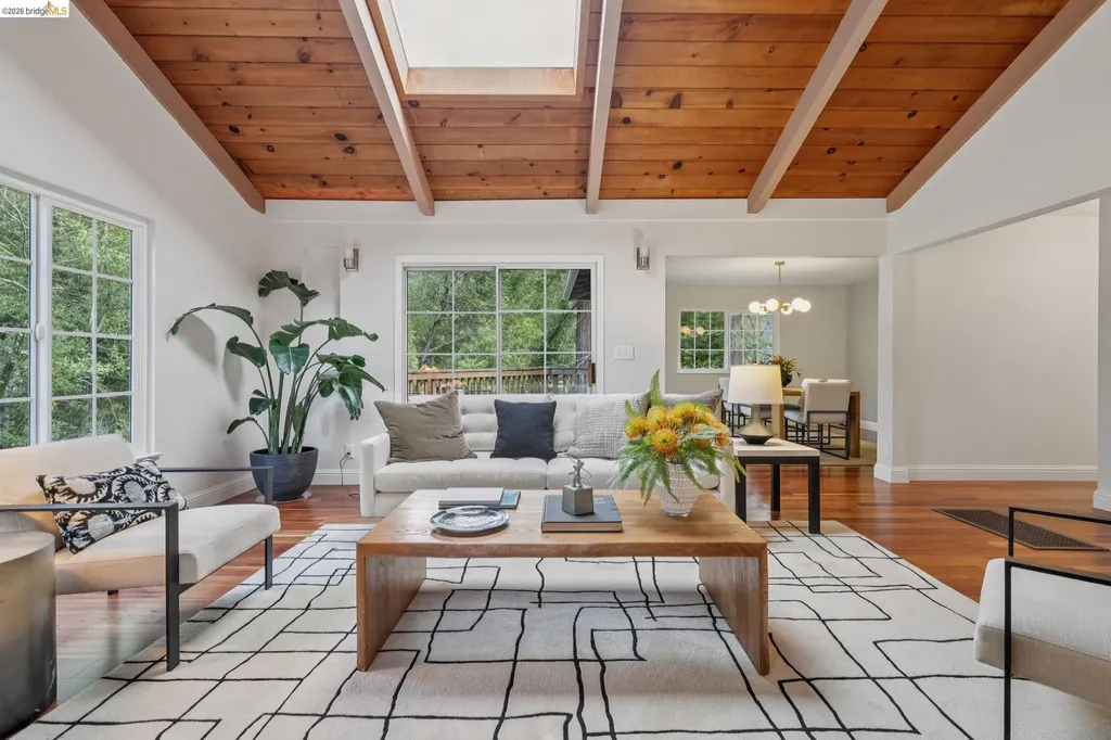 6785 Aitken Drive Oakland CA 94611
