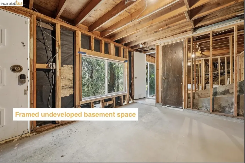 6785 Aitken Drive Oakland CA 94611