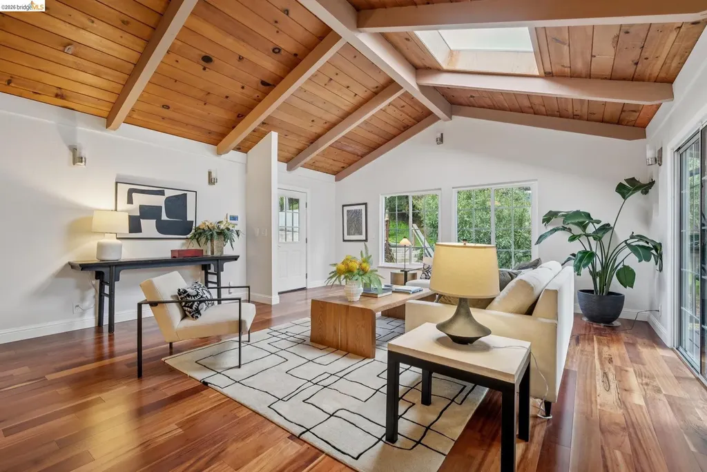 6785 Aitken Drive Oakland CA 94611