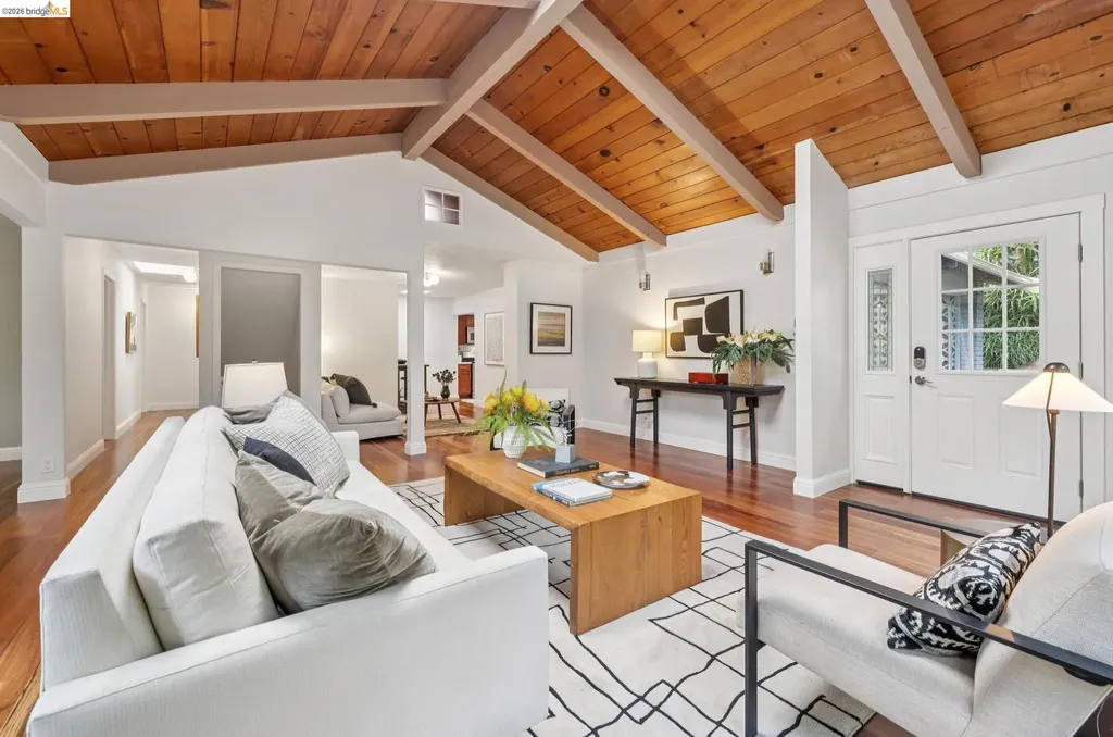 6785 Aitken Drive Oakland CA 94611