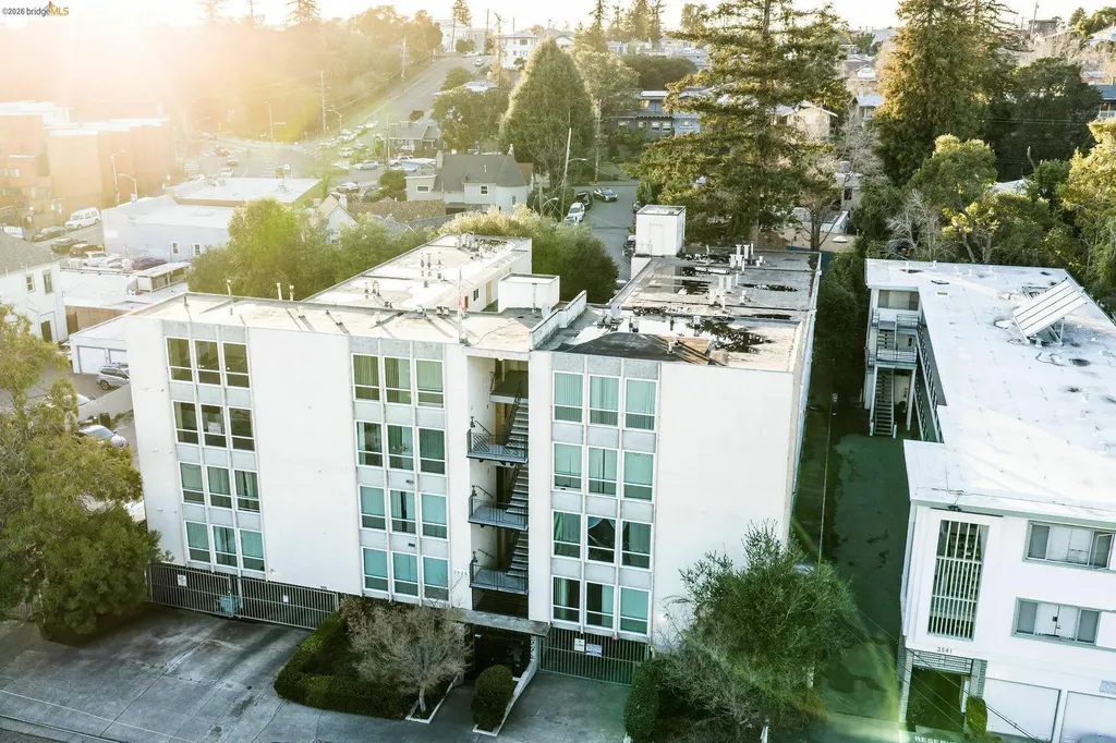 Oakland CA, 3525 Dimond