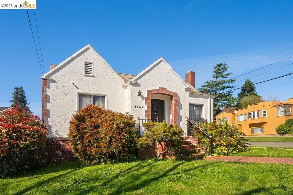 2569 Maxwell Avenue Oakland CA 94601