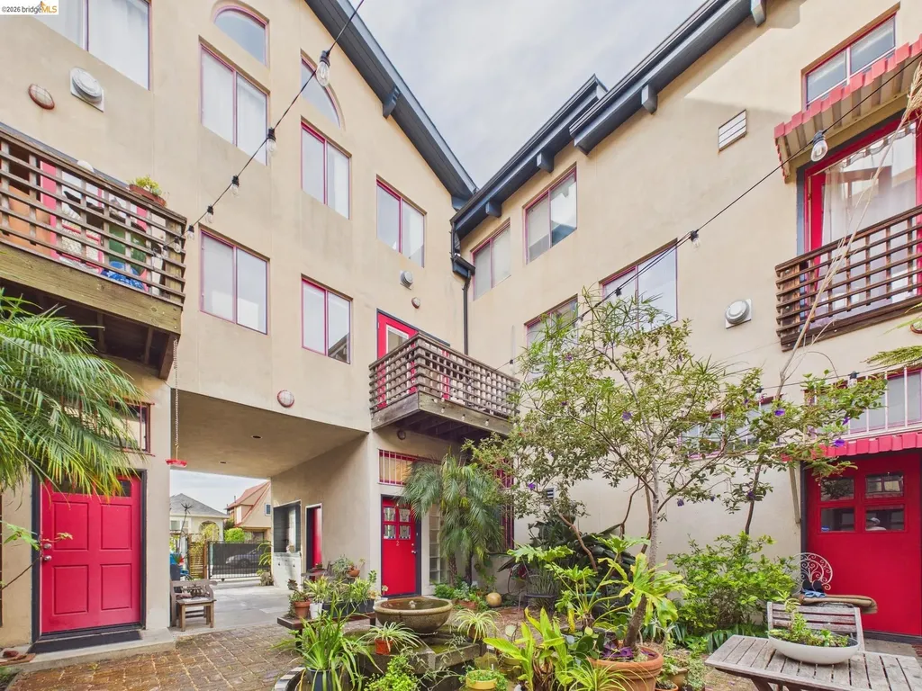 2932 Filbert Street Oakland CA 94608