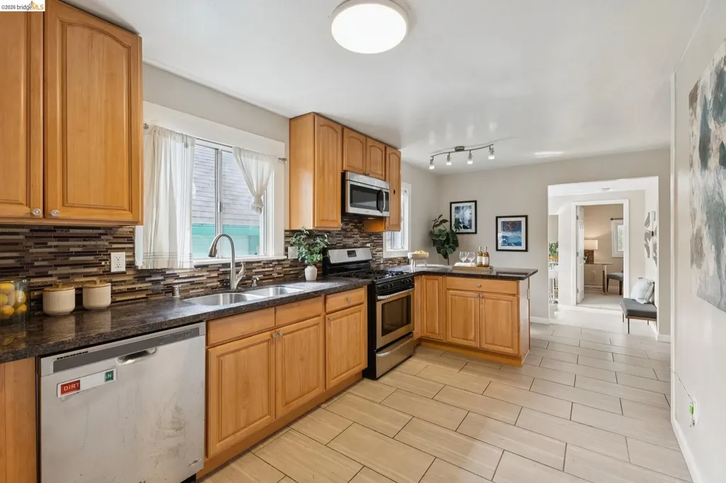 1983 38th Avenue Oakland CA 94601