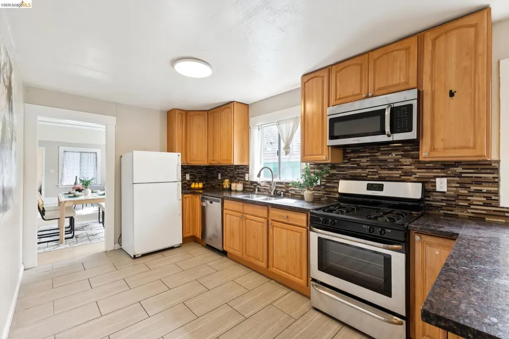 1983 38th Avenue Oakland CA 94601