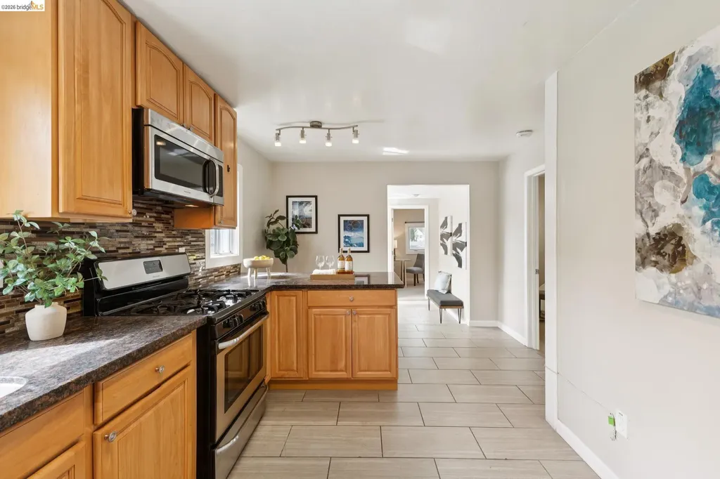 1983 38th Avenue Oakland CA 94601