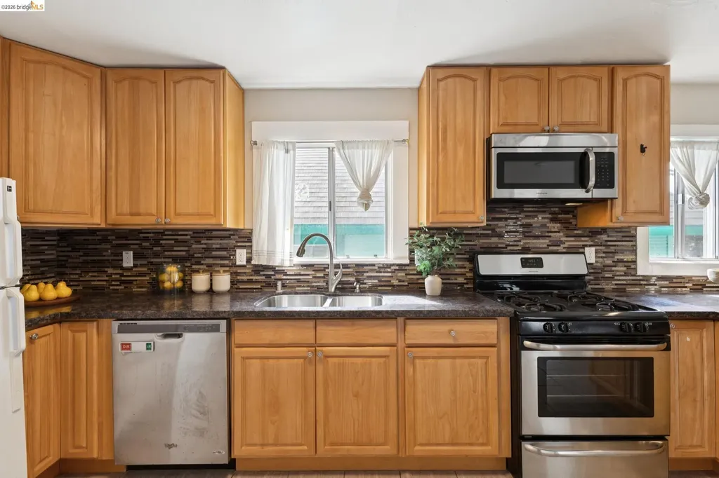 1983 38th Avenue Oakland CA 94601