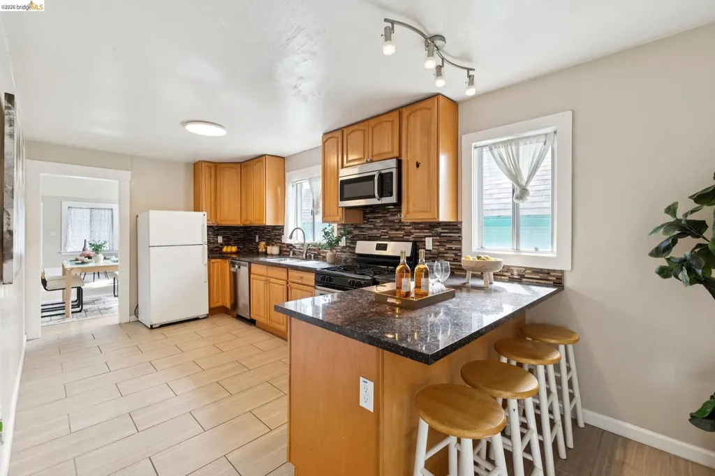 1983 38th Avenue Oakland CA 94601