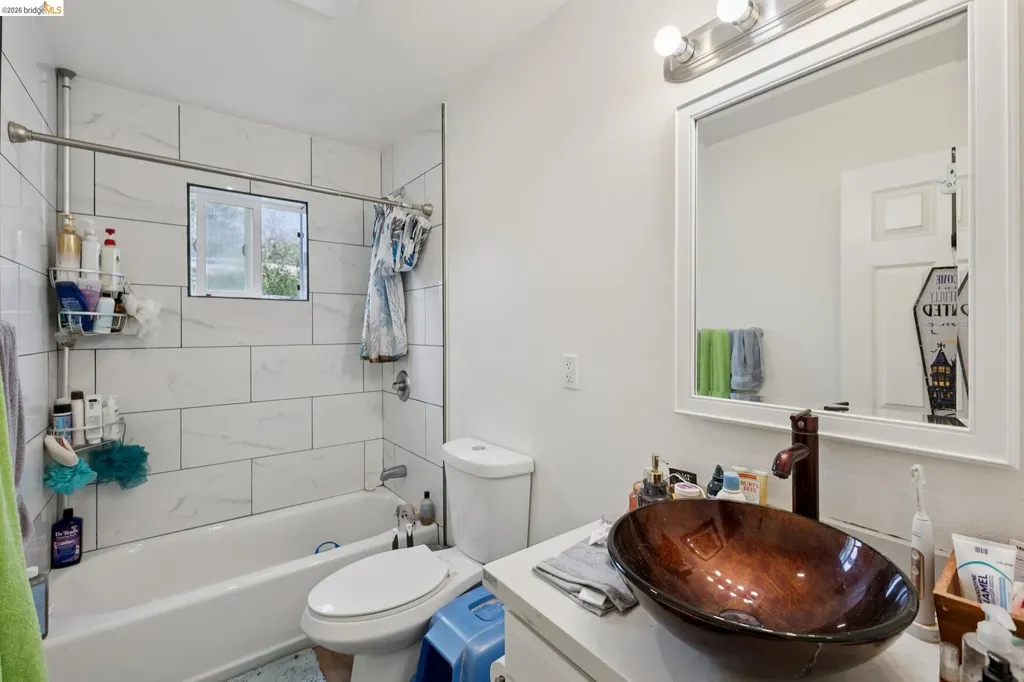 1983 38th Avenue Oakland CA 94601