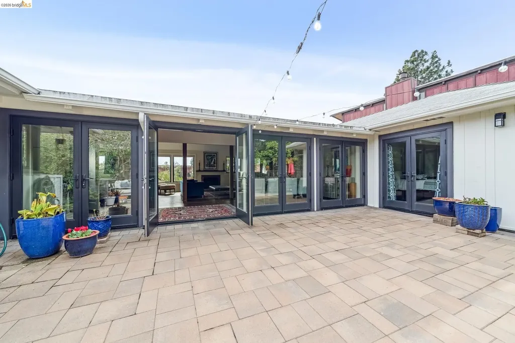 3320 Burdeck Drive Oakland CA 94602