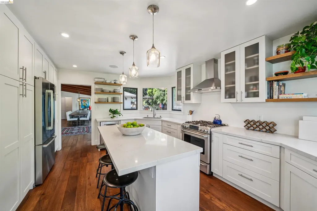 3320 Burdeck Drive Oakland CA 94602