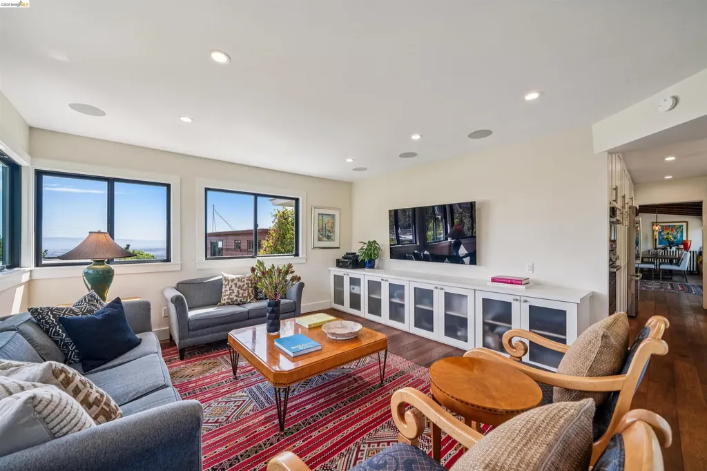 3320 Burdeck Drive Oakland CA 94602