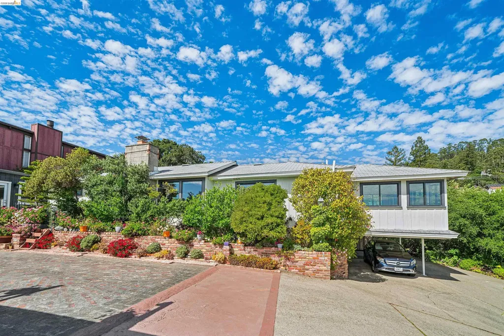 3320 Burdeck Drive Oakland CA 94602