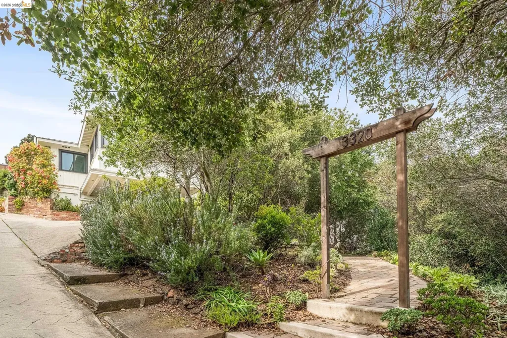 3320 Burdeck Drive Oakland CA 94602
