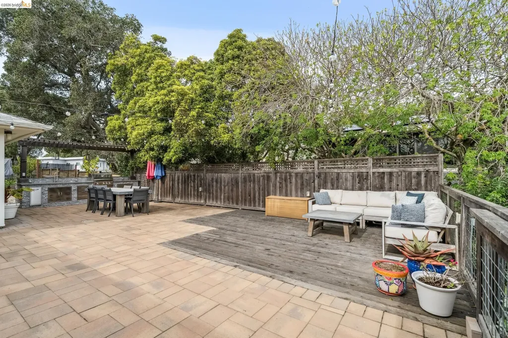 3320 Burdeck Drive Oakland CA 94602