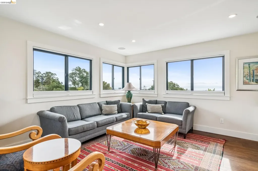 3320 Burdeck Drive Oakland CA 94602