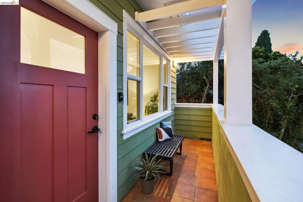 667 Alcatraz Avenue Oakland CA 94609