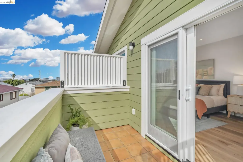 667 Alcatraz Avenue Oakland CA 94609