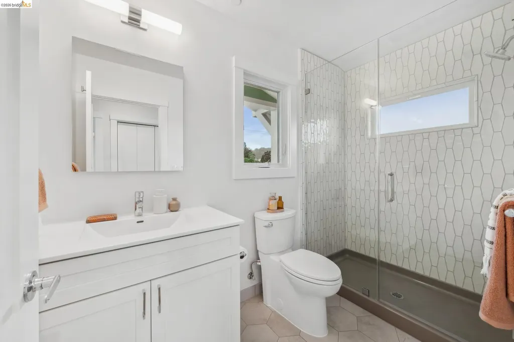 667 Alcatraz Avenue Oakland CA 94609
