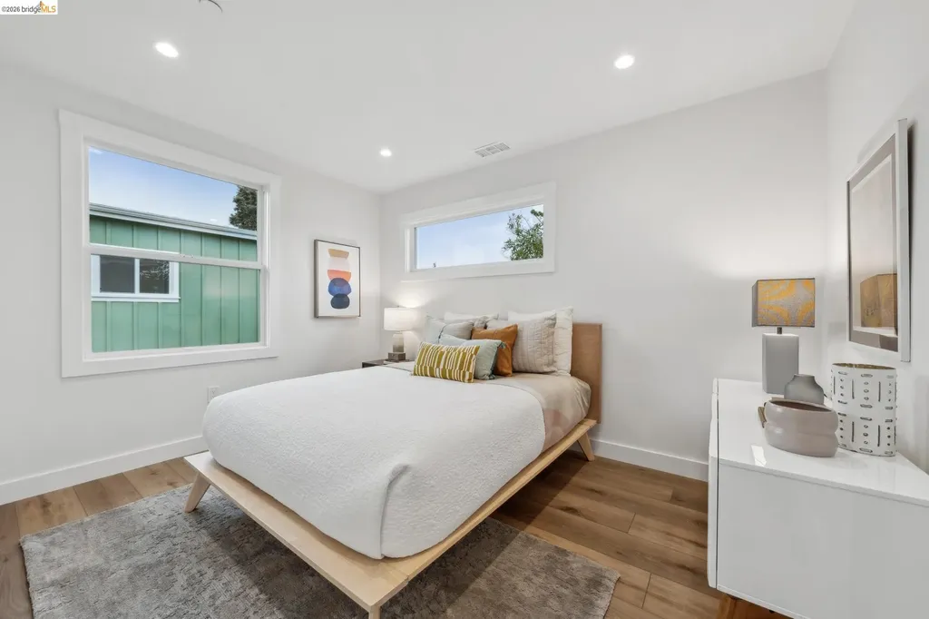 667 Alcatraz Avenue Oakland CA 94609