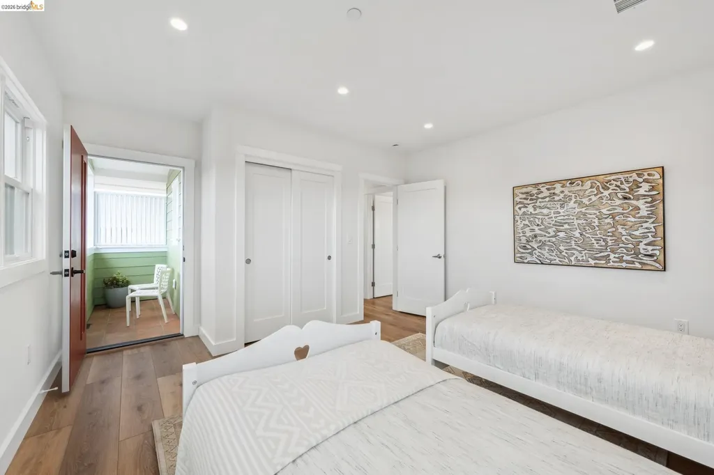 667 Alcatraz Avenue Oakland CA 94609