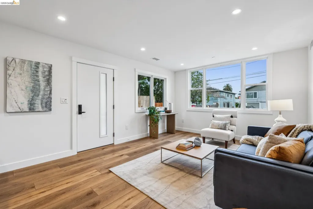 667 Alcatraz Avenue Oakland CA 94609