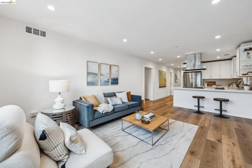 667 Alcatraz Avenue Oakland CA 94609