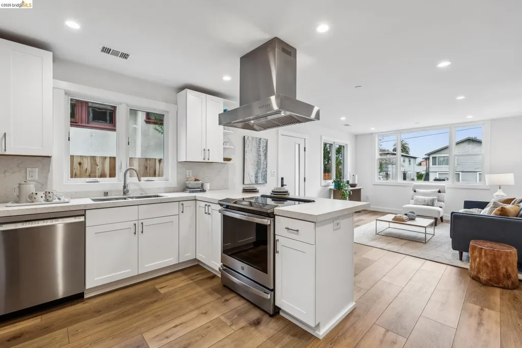 667 Alcatraz Avenue Oakland CA 94609