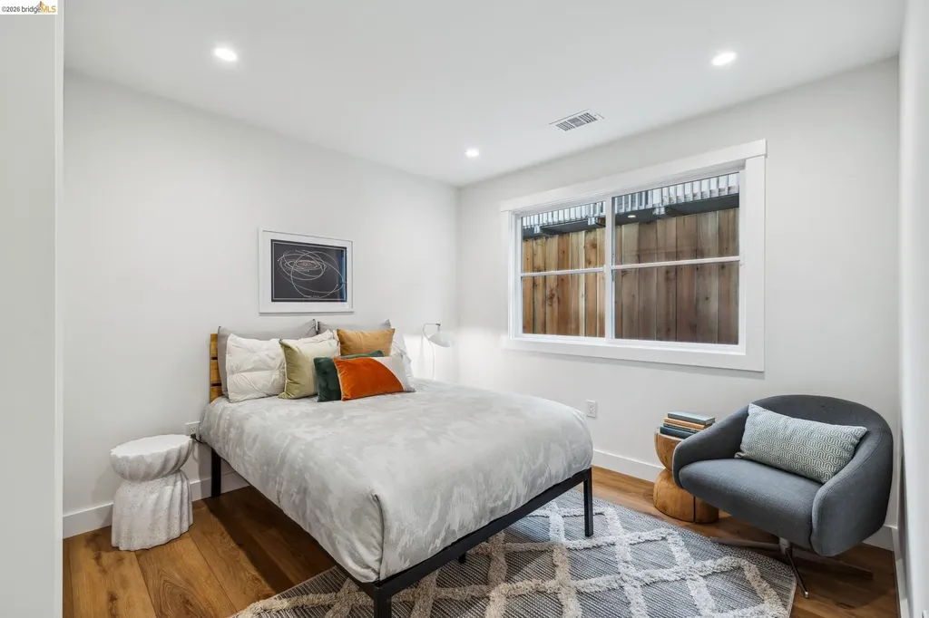 667 Alcatraz Avenue Oakland CA 94609