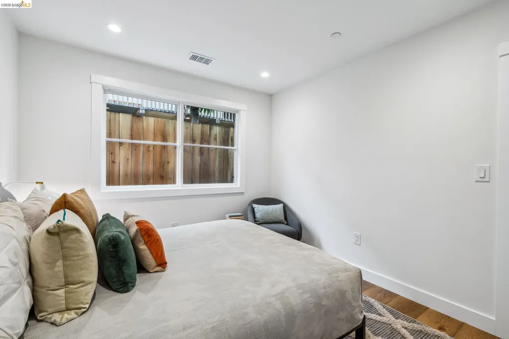 667 Alcatraz Avenue Oakland CA 94609