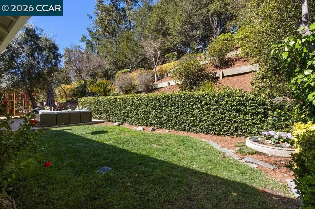 7 Whitehall Drive Orinda CA 94563