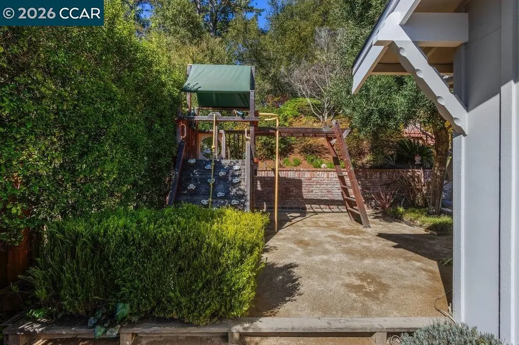 7 Whitehall Drive Orinda CA 94563