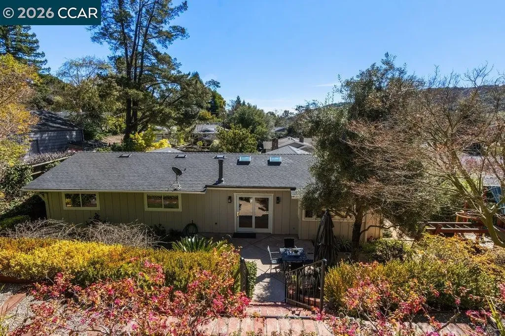 7 Whitehall Drive Orinda CA 94563