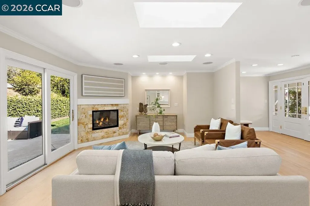 7 Whitehall Drive Orinda CA 94563