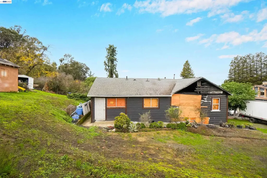 27449 Dobbel Avenue Hayward CA 94542