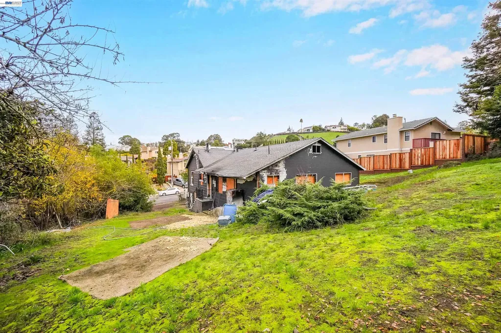 27449 Dobbel Avenue Hayward CA 94542