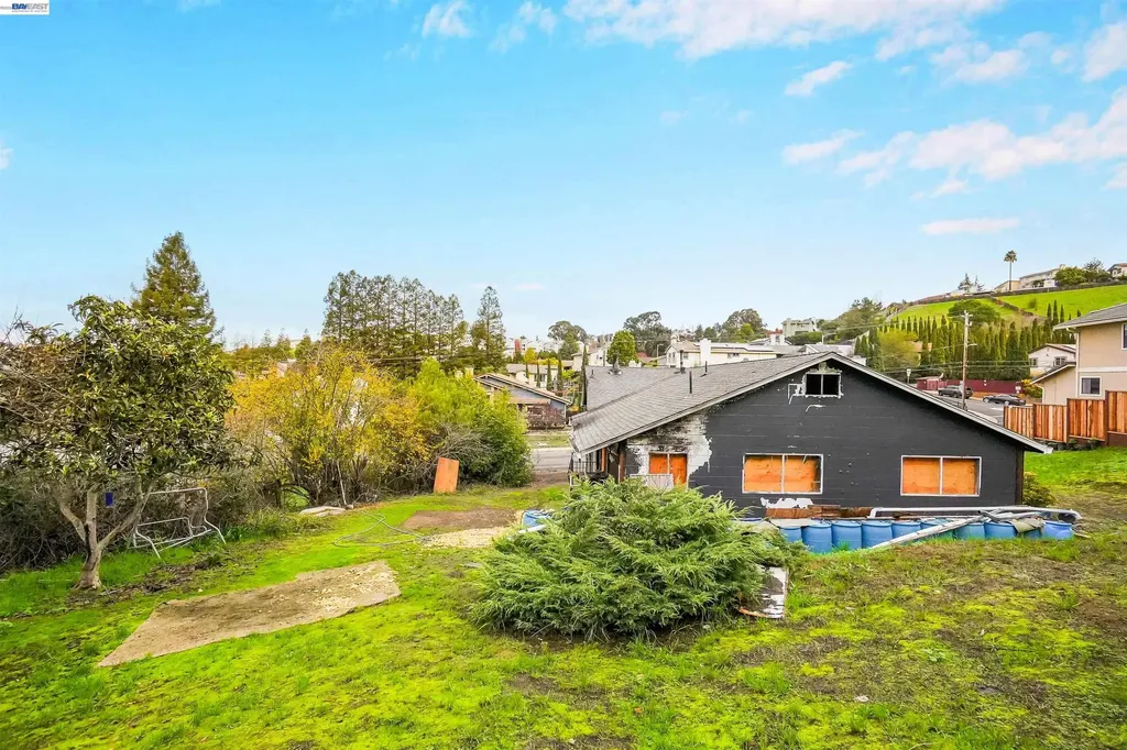 27449 Dobbel Avenue Hayward CA 94542