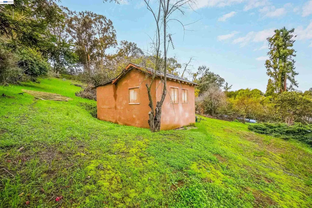 27449 Dobbel Avenue Hayward CA 94542