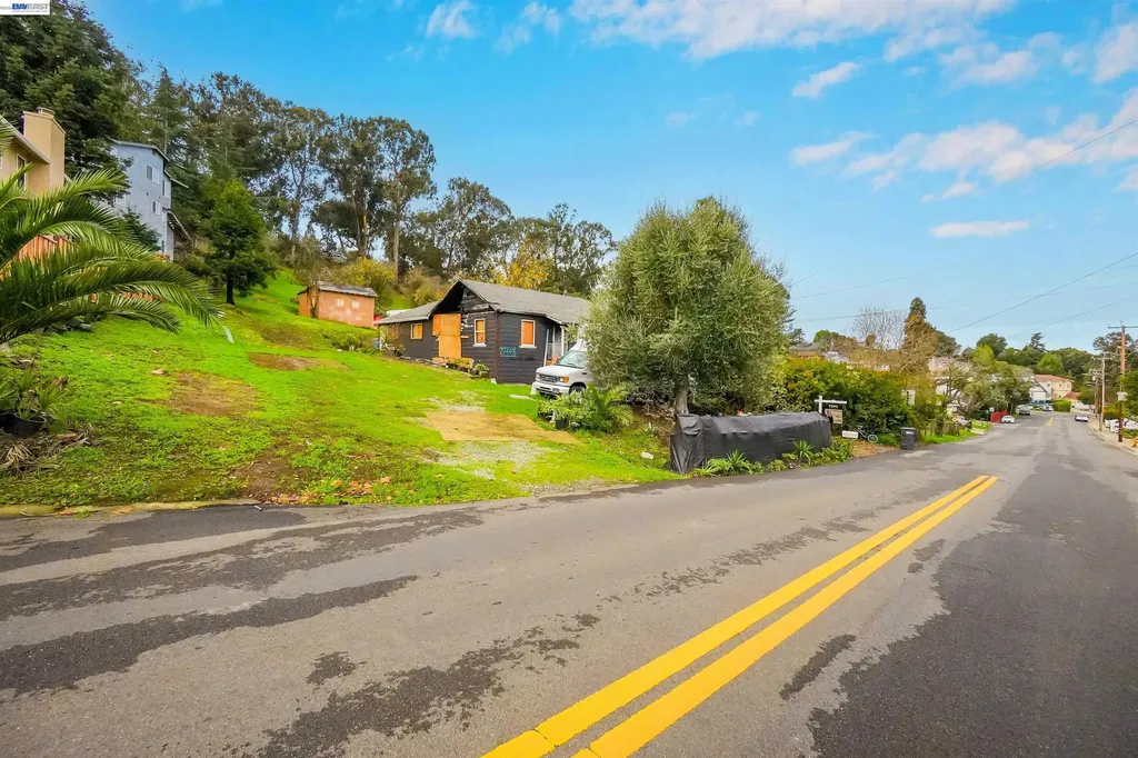 27449 Dobbel Avenue Hayward CA 94542